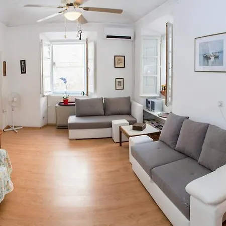 Simply Romantic Apartment